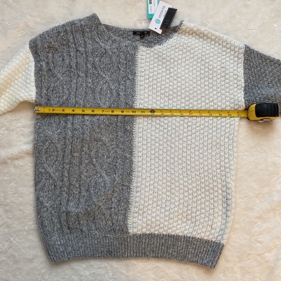 NWT Lety & Me gray and white sweater. Size M. - Picture 5 of 11